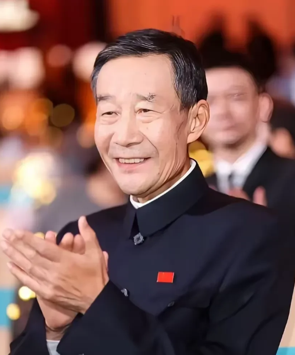 李雪健为什么生气？ 

​1. 李雪健多次不让带路，工作人员对他的要求充耳不闻。