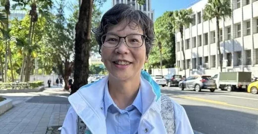 民众党创党元老、前民众党立委蔡壁如今天表示，只要有人愿意出来承担都是好事，柯文哲