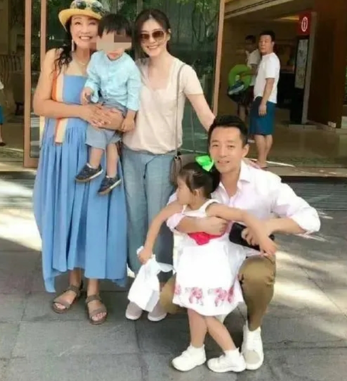 一笑泯恩仇，若孩子能回北京，真的会是完美的结局。

虽然，爸爸有些情绪不稳定，但