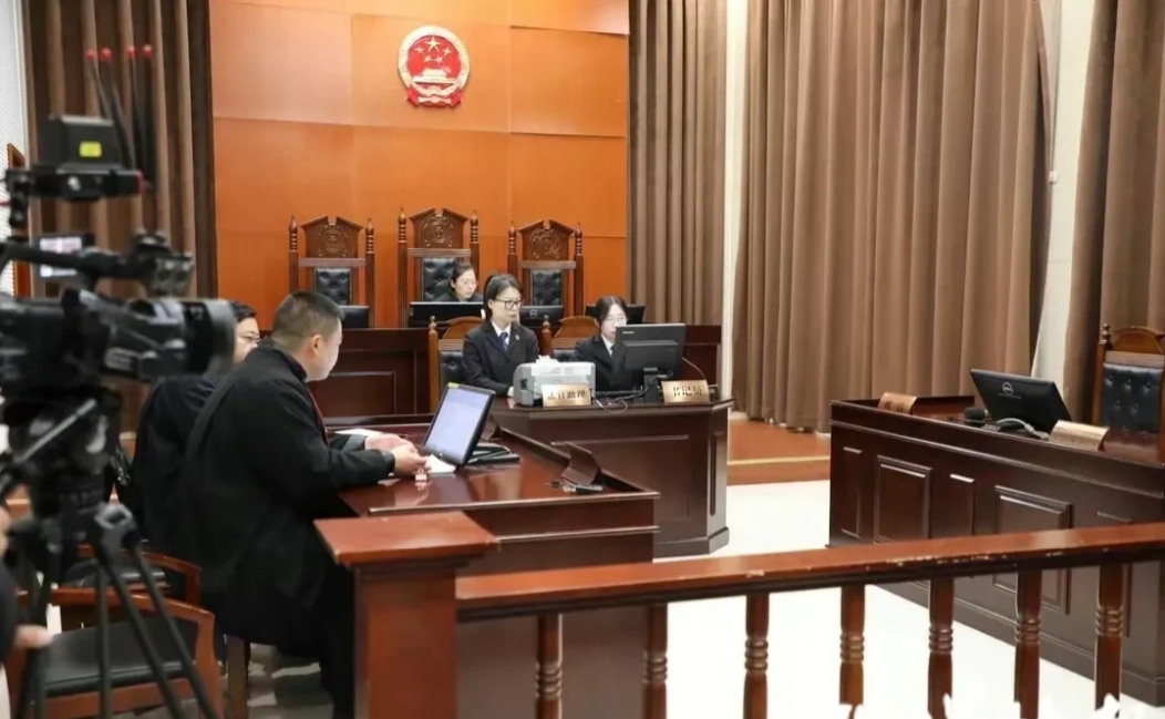 “太不厚道了！”江苏泰州，两个从小玩到大的大学生购买一张10元的彩票后，中了二等