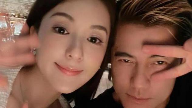 “天王”郭富城元旦夺冠，同岁岳父深藏功与名，最新全家福曝光