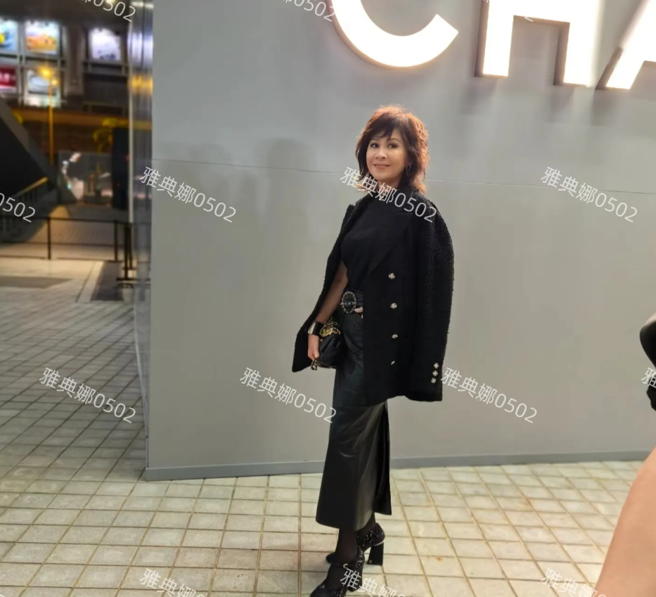 香奈儿香港大秀上见到刘嘉玲，本人好靓啊，身材苗条气质优雅，镜头感很强举手投足都是