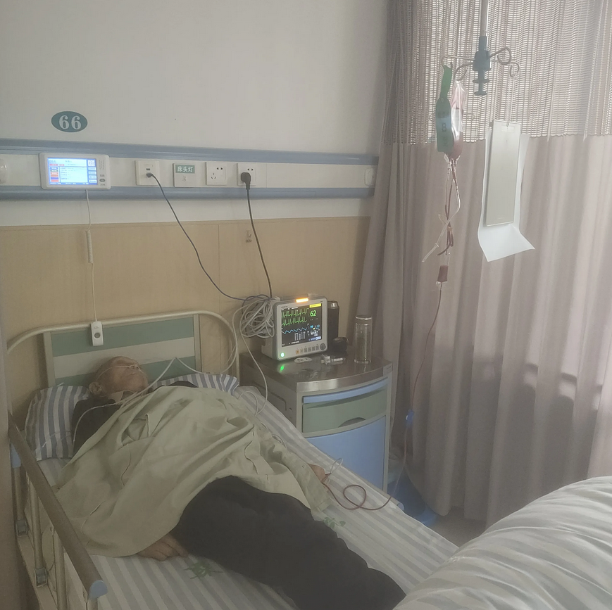 医院“免陪护”办法很好！今天电视上说了，国家医保局推行医院“免陪护”，可以给患者