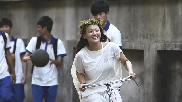 初见又美又灵又干净，再见面目全非，这7位女星的颜值崩塌得太快（初见时的惊艳文案）-第17张图片-九妖电影