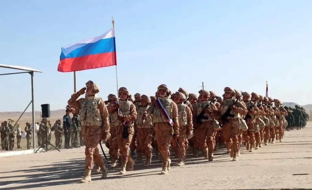 有人拿以色列的入侵行为对比俄罗斯，说俄罗斯也派兵进入了叙利亚，如果说以色列是入侵