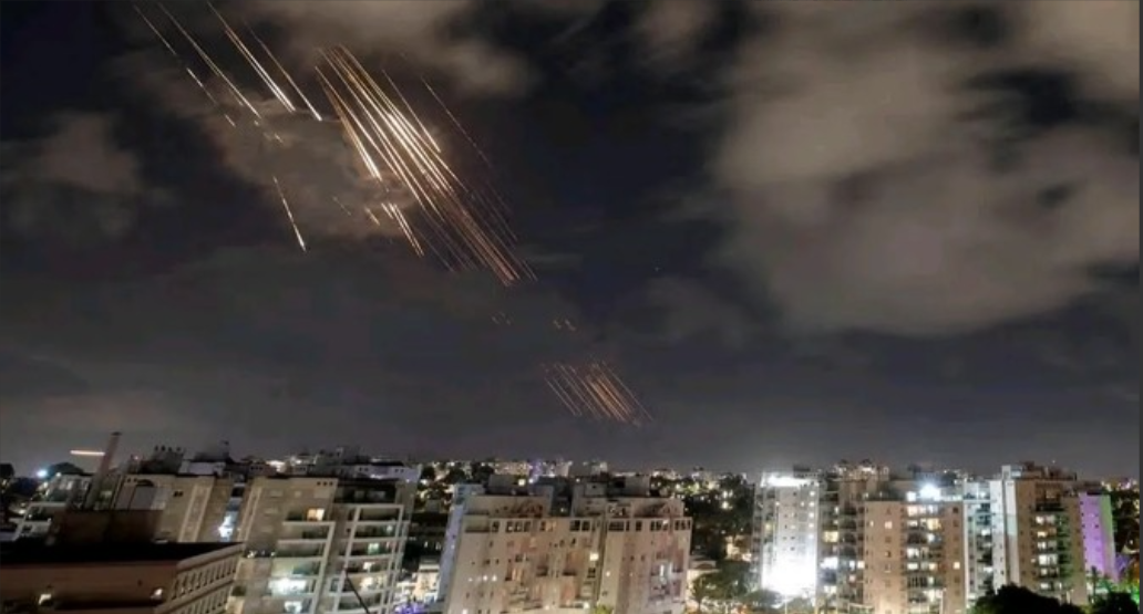 最近网上都在传，以色列那边放话要给伊朗来个狠的，看样子这事儿是板上钉钉了。据说以