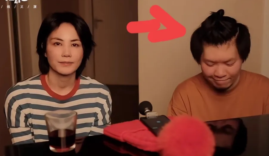 王菲为什么老是喜欢跟这个人在一起？
有人认识王菲旁边这个人吗？
感觉王菲经常和他
