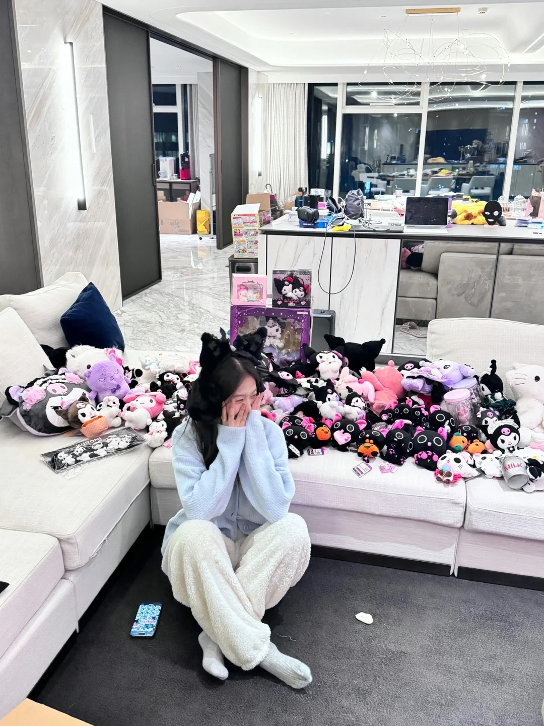 王思聪真的沦陷了。。。。实力宠妻
00后小女友晒出王思聪豪宅里数不清的库洛米公仔