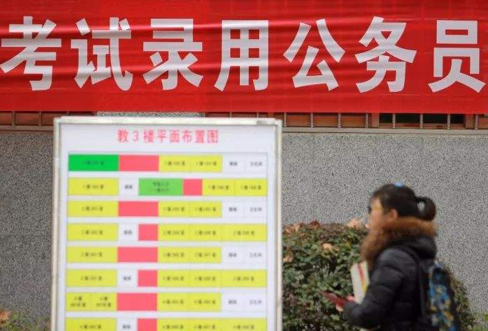年轻人报考公务员选择岗位不要太挑剔，现在竞争越来越激烈，我们的首要目标是考上公务