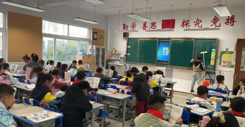 这学期，我们学校那个患抑郁症的老师来上班了，只是很难恢复到正常状态了。

这位9