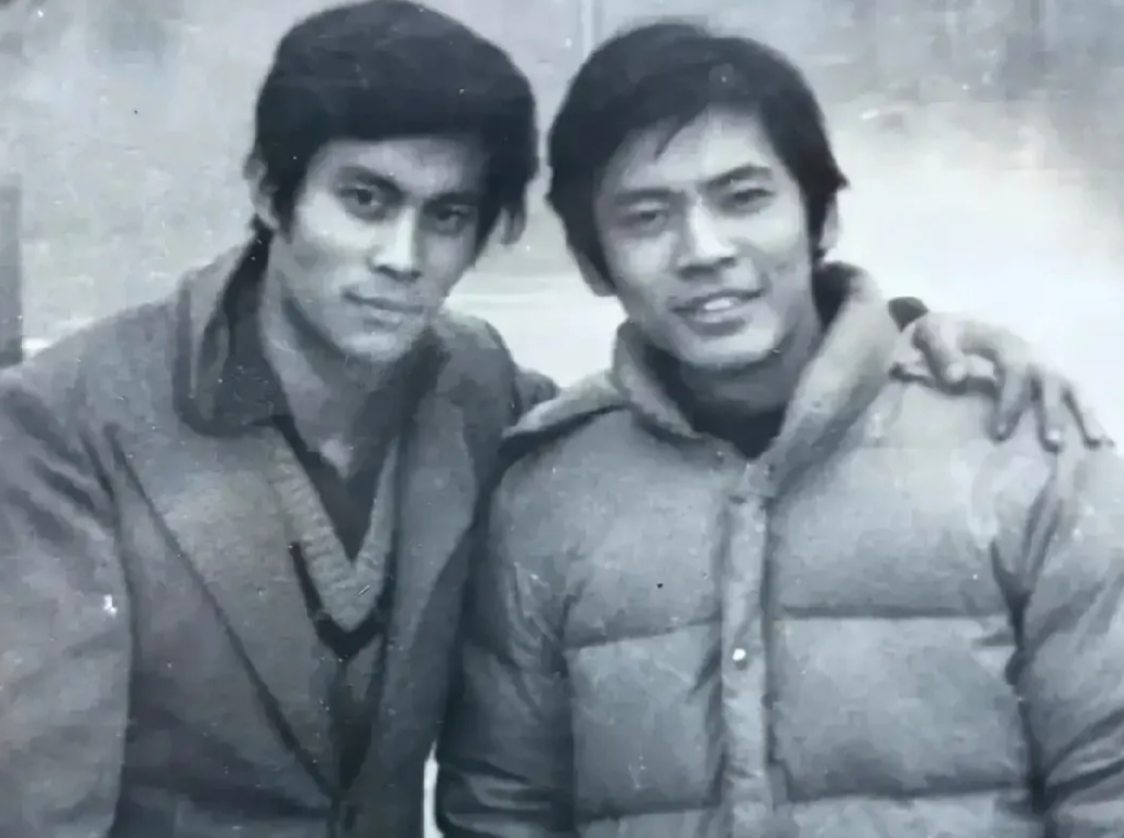 张光北与何政军原来是中央戏剧学院八二级表演系的同学，要是在《亮剑》里也给倪大红安