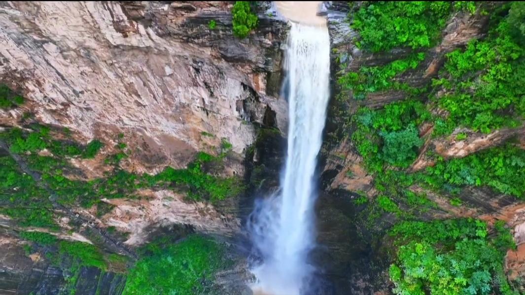 云台山瀑布的“人造”秘密：背后的原因与讨论