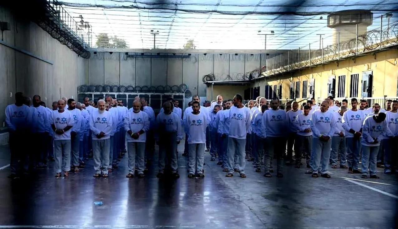 据半岛电视台报道，哈马斯按照约定释放了三名以色列人质，三人均已抵达以色列。
但以