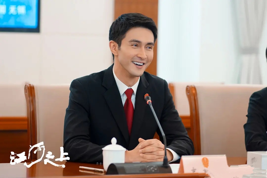 好家伙！高伟光新剧刚开播就被五星刷屏，观众的好评理由出奇一致
《江河之上》是一部