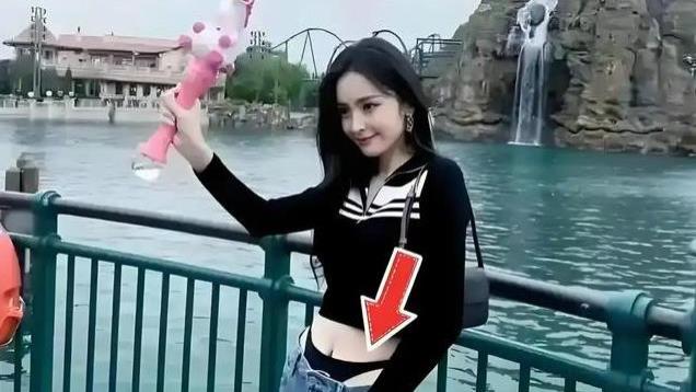 古力娜扎反穿丁字裤，自信又大胆，性感还是放飞自我？