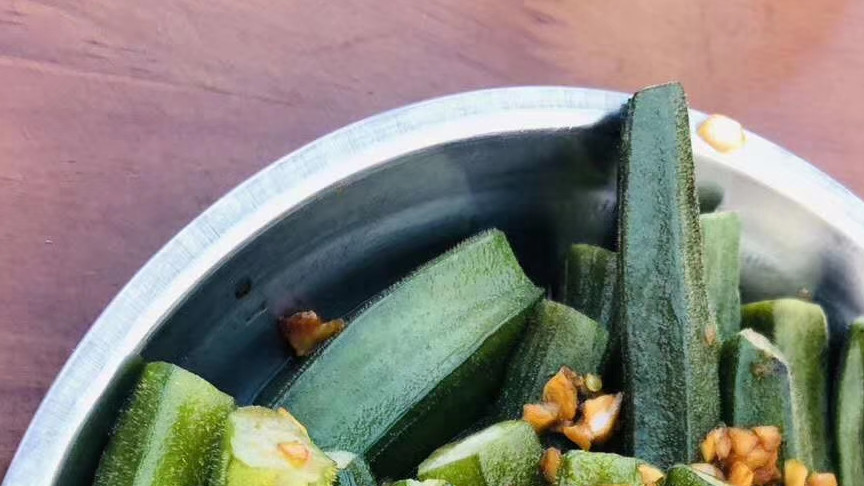 凉拌蒸秋葵