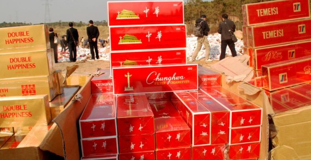 山东济宁，夫妻俩去外地购烟3906条，总价125万余元。却在半路被烟草局查获。烟