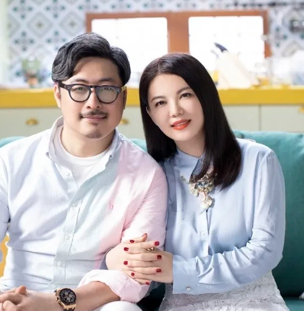 李湘和王岳伦离婚后的相处模式，让很多离异的人羡慕不已，主持人就问王岳伦:“你是怎