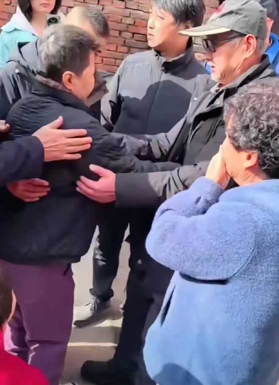 张某肯定不是好心收留女硕士花花，
而是贪心强行留下女硕士并强行结婚让对方给自己生