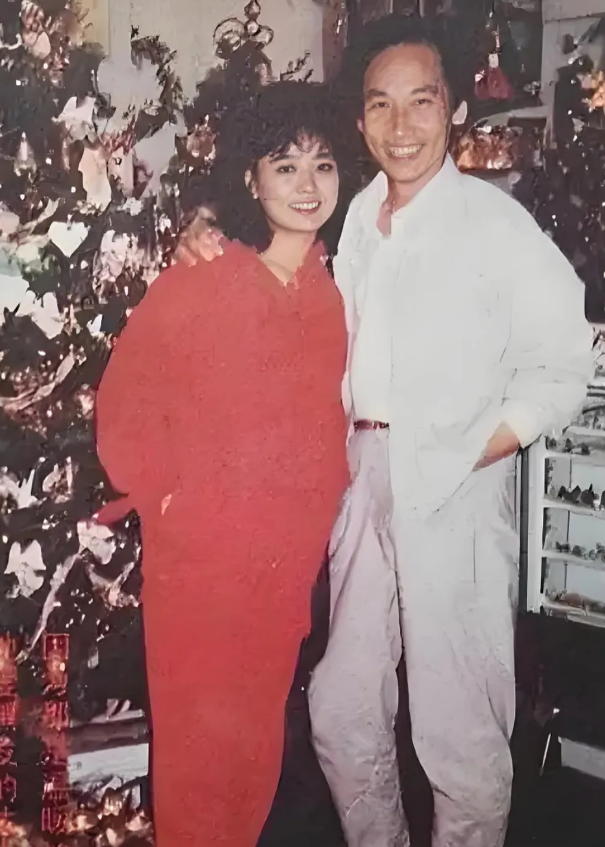 八十年代，张瑜火爆的不得了。现在的宋佳、章子怡、左小青、赵丽颖，在知名度和人气上