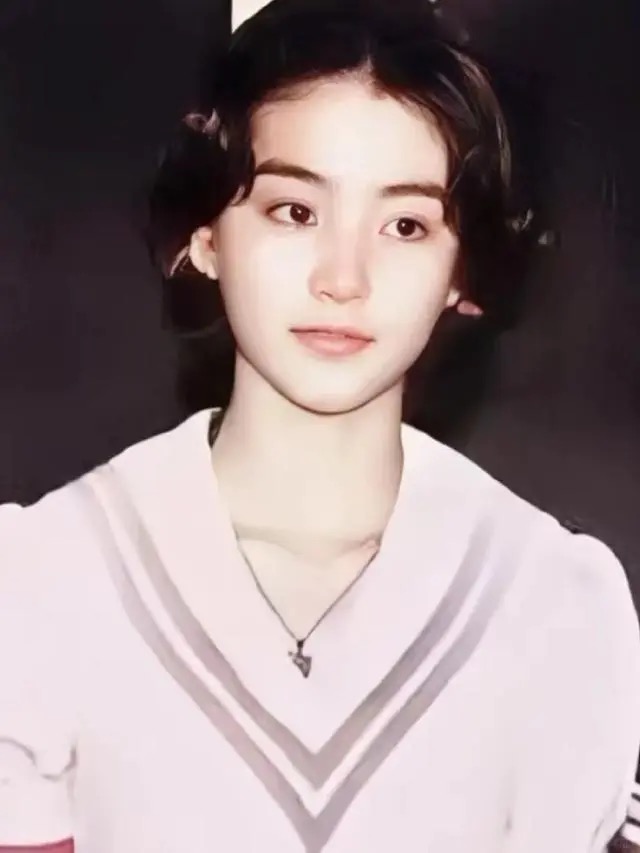 18岁的林青霞，在《窗外》中饰演了女主角，是她与琼瑶的首次合作