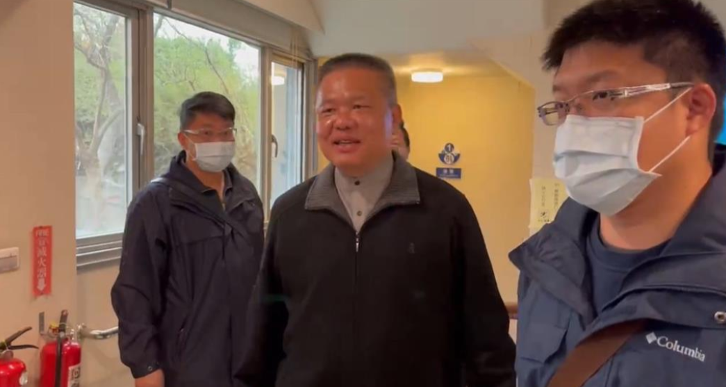 两岸8次谈判破裂，解放军3面围岛，金马出海口被封，台军投降无路