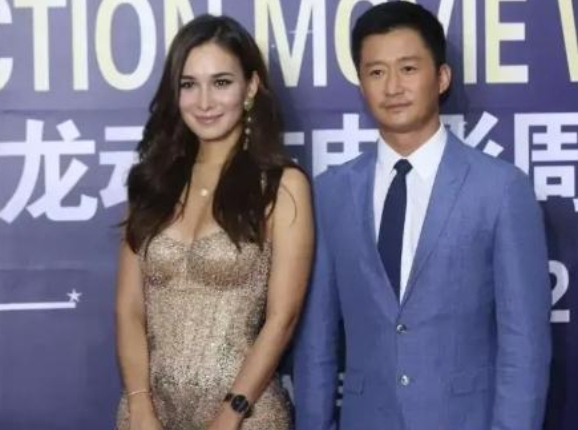 🔥【娱乐圈往事重温】战狼2背后的换角风云！🎬

想当年，吴京执导《战狼2》，