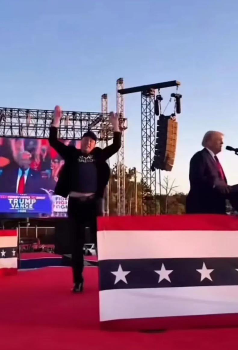 马斯克到底有多爱特朗普？
之前还是低调的支持，就比如当初facebook把川普的