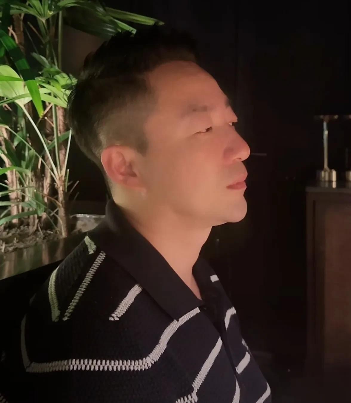 张兰亲自回应大S去韩国，汪小菲和小梅不受影响玩梗，刷我的卡！这瓜，真够精彩的！