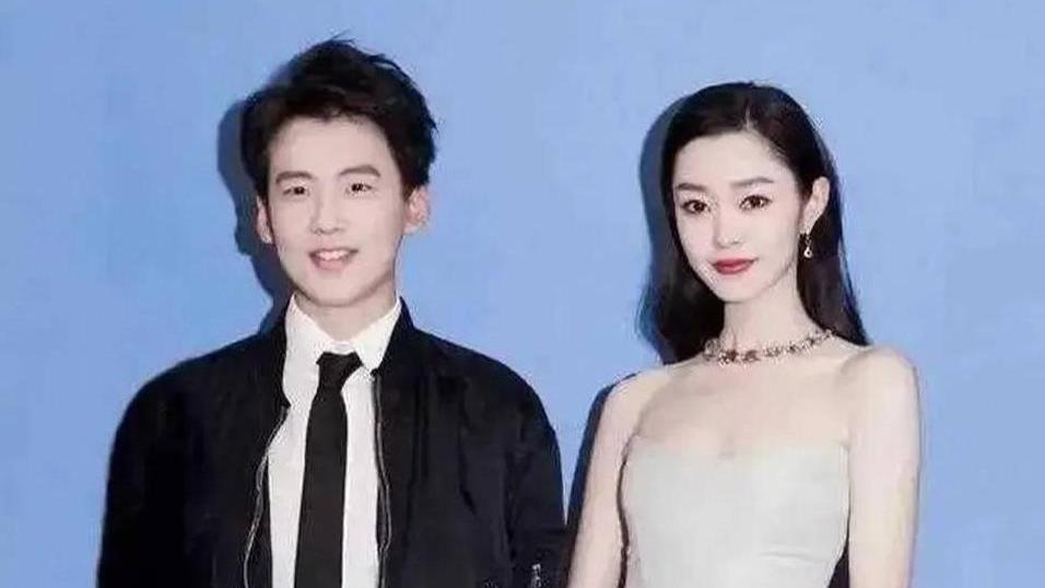 郭麒麟恋情疑因直播“意外”泄露，真爱or乌龙？