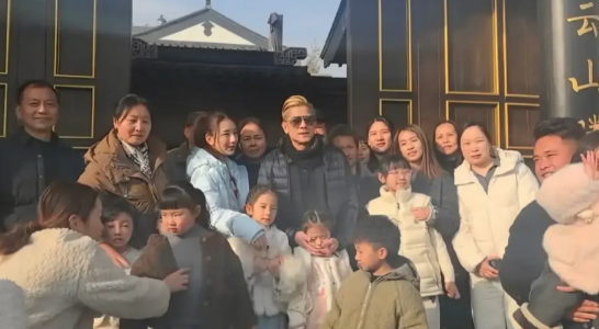 郭富城也是属蛇的，今年满60岁了。好巧不巧四大天王都是生女儿。小道消息说这次郭天