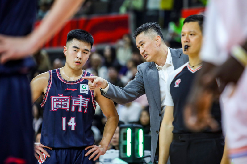 杜锋身上的担子终于能够轻点了，就在即将到来的新赛季，任骏飞除了将继续为球队披上斩