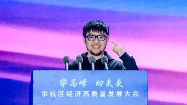 杭州七龙：改写全球科技霸权，70后理工男把演讲稿“戴”上太空