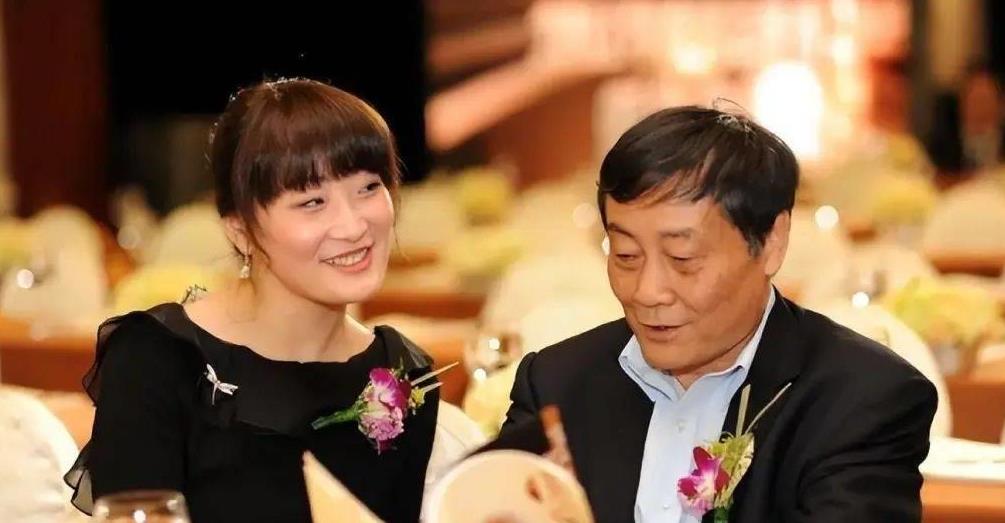 3月11日，钟晱晱母亲去世。从讣告可以看出，追悼会将于3月14日上午举办。那么问