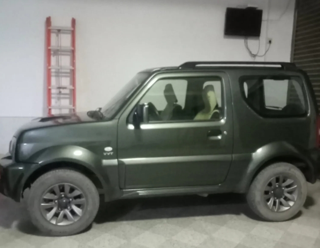 2015年买的吉姆尼，2015年8月上牌，因为只用来接送学生，所以只跑了2.5万