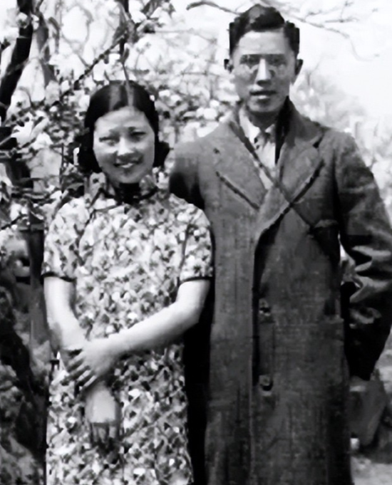 1993年，91岁的周培源散步回家后觉得有点累，他像往常一样，贴在妻子耳旁说情话
