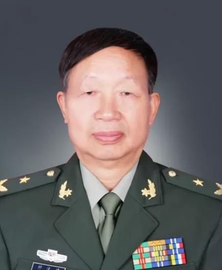 在他生命的最后时刻，医生劝他躺下休息，但他却坚定地拒绝：“不行，一躺下就起不来了