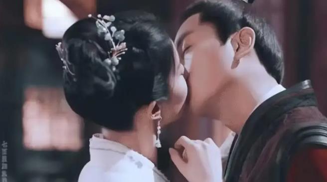 在2021年，陈晓和刘亦菲拍摄《梦华录》时，​​据悉这部剧是陈晓出道以来吻戏最多