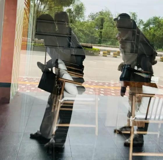 朱丹曾是知名主持人，周一围是实力演员，两人一路走来备受关注。国庆期间，他们一家四