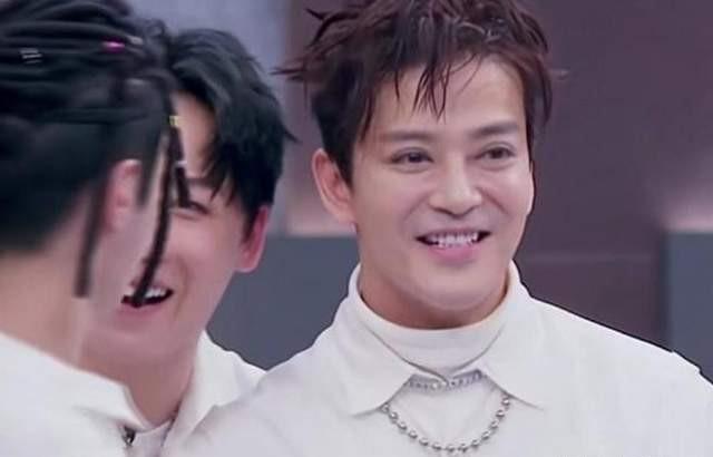 曾经帅得惊天动地，如今脸僵还油腻，这5位中年男星越活越走样了（比较帅的中年男星）-第12张图片-九妖电影
