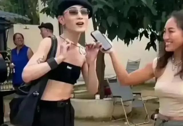 56岁张敏老到认不出！暴瘦到70斤已脱相，身材干瘪与普通大妈无异