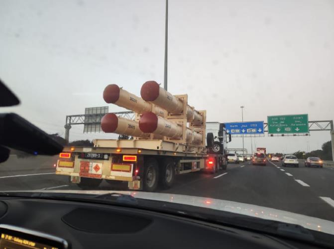 日前有以色列民众在特拉维夫附近的 531 号公路拍到正在转移的 箭 3 反导系统