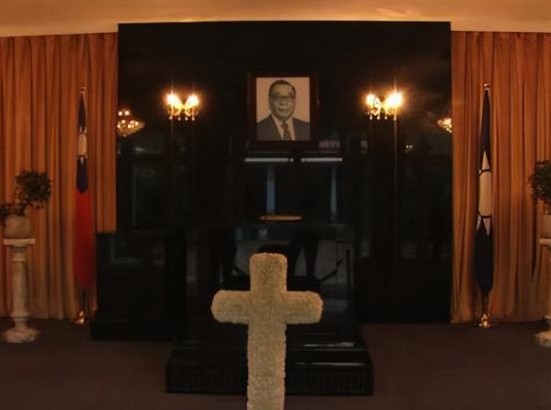 蒋经国去世 宋美龄说他悄悄走了

                       