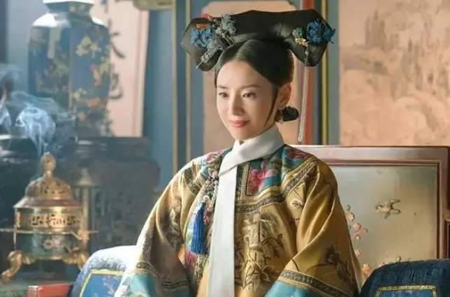 真的很难想象，一个也就 13 岁上下的女孩子，居然能被 87 岁的乾隆临幸呢，可