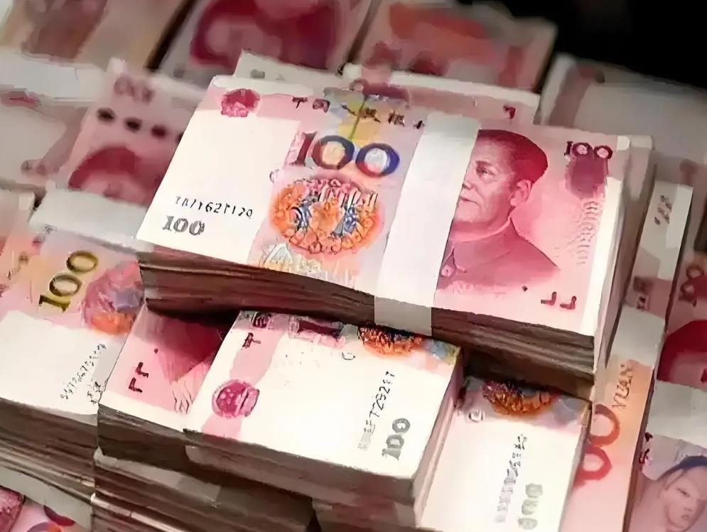 河南开封，男子意外身亡，获赔112万，男子的父母分了20万，妻子分了20万，3个