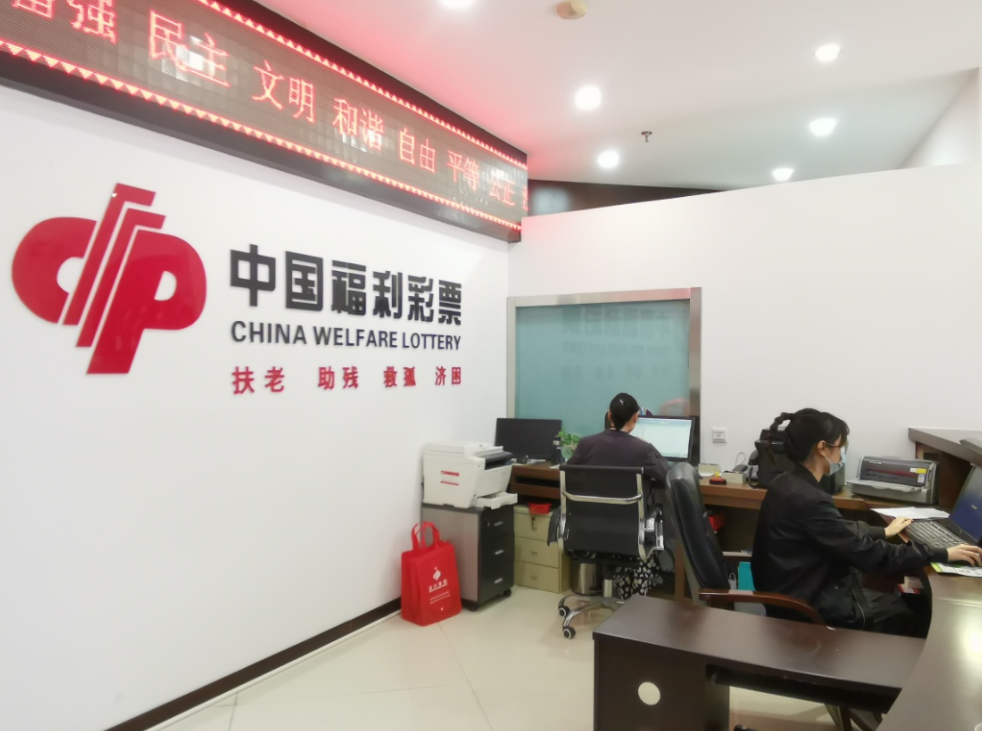 重庆梁平，女子吴琳与丈夫孙进离婚后的第二天，从朋友口中得知，前夫彩票中了一等奖，