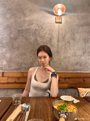 穿了三天臭了不舍得脱，两件换洗 ​