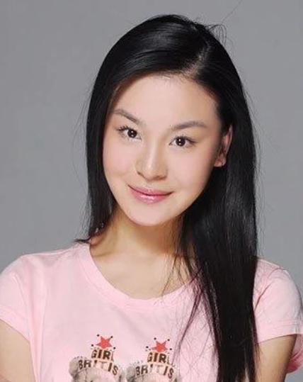 他出身书香门第，曾与汤唯相恋