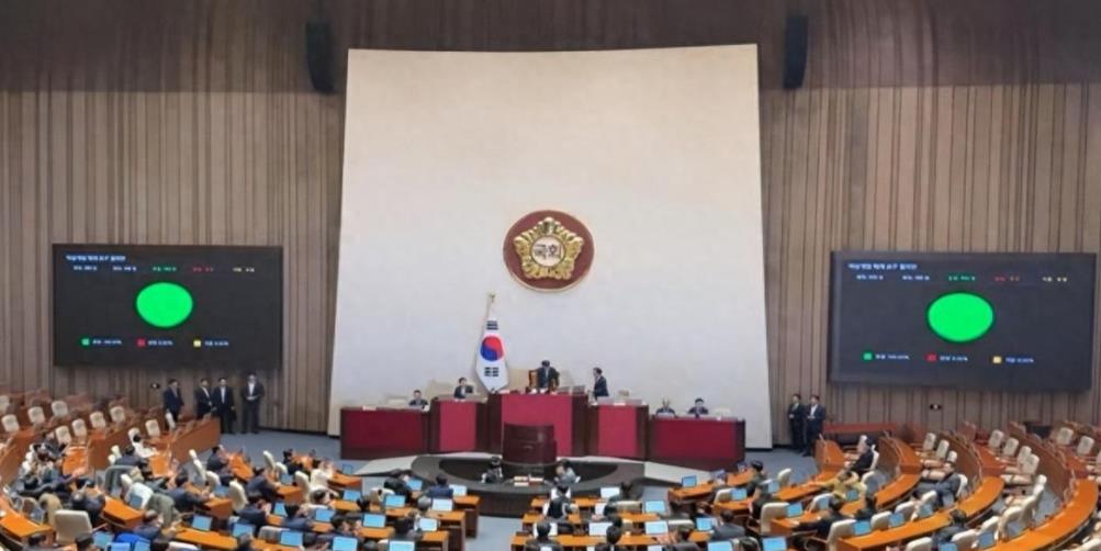韩国闹剧收场，格鲁吉亚颜革失败，拜登终于明白：中俄并不好对付