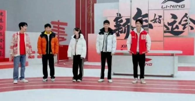 肖战的好多表现不像是内娱的行为。肖战不同于内娱。感觉他把闯内娱当做实业，真诚踏实